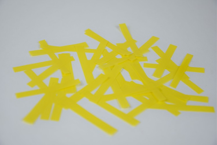 Конфетті - тонкі смужки жовті